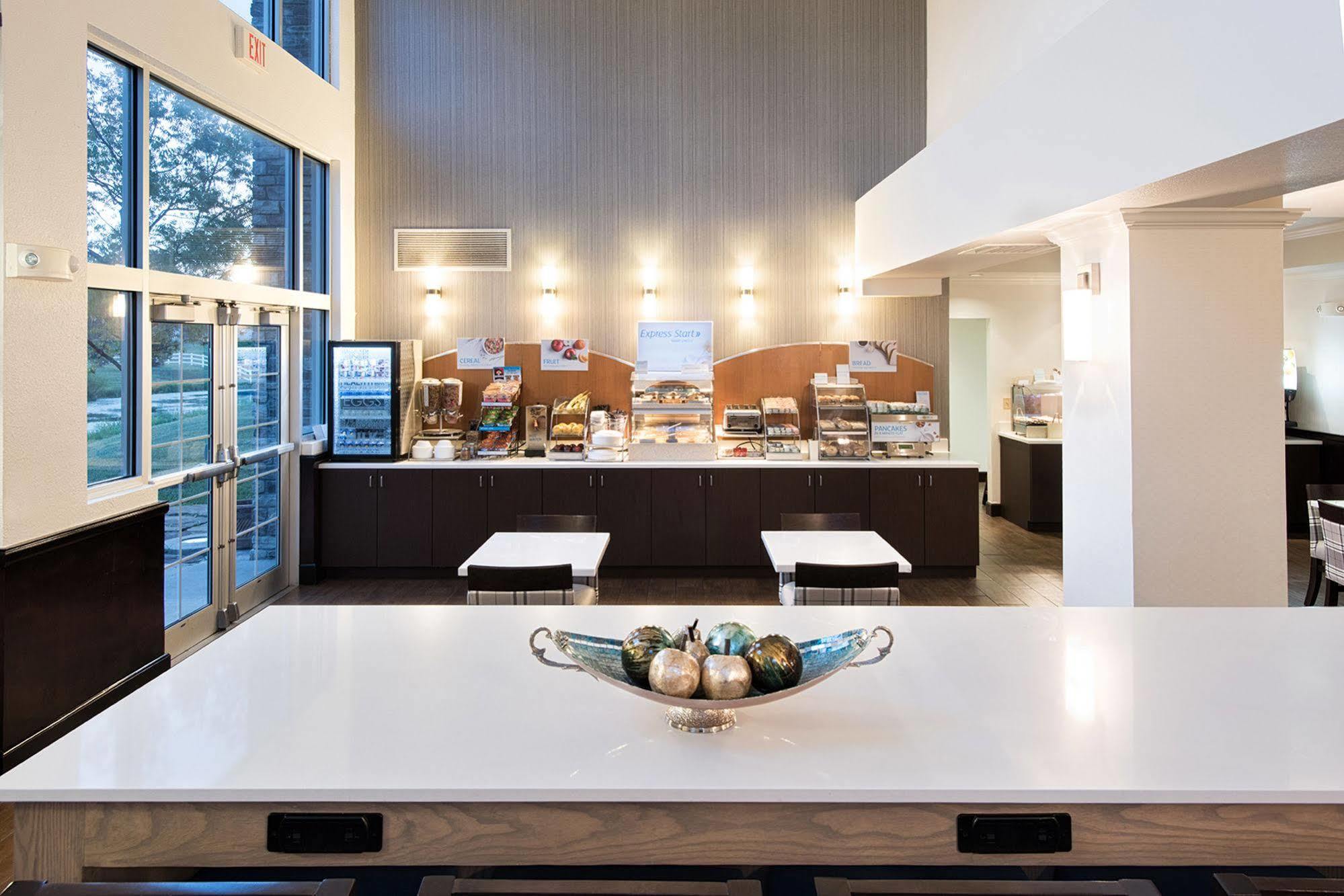 Holiday Inn Express & Suites East Wichita I-35 Andover By Ihg Extérieur photo